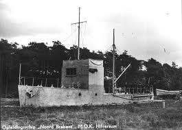 Hr.Ms. Noord Brabant, van beton. Fluitsignalen en knopen leren, of Hr Ms Beton